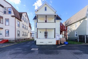 Main Home Exterior/Parking Area | Private Driveway (3 Vehicles)