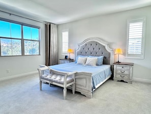 Master Suite · King Size Bed · Walk in Closet 