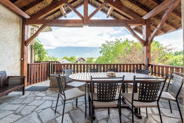 Outdoor dining