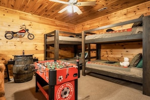 Bunk beds + arcade games = the perfect room for kids!