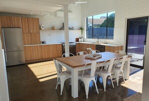Open plan kitchen dining with Expandable table