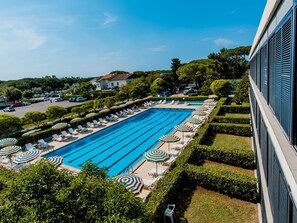 Ciel, L'Eau, Plante, Nuage, Piscine, Arbre, Ombre, Design Urbain, Herbe, Condominium