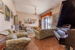 Autumn, Living Room, Spring, Summer