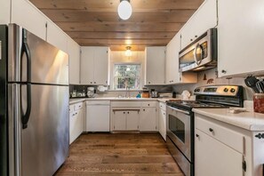 The well-equipped kitchen will have everything you need to prepare meals at home.
