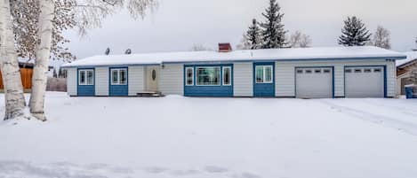 Fairbanks Vacation Rental | 3BR | 3BA | 2,777 Sq Ft | Steps Required