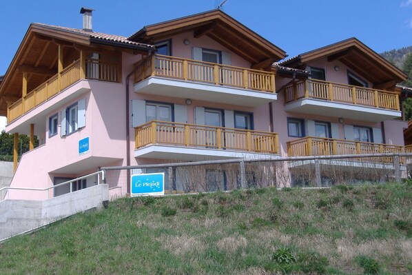 Außenseite Ferienhaus [Sommer]