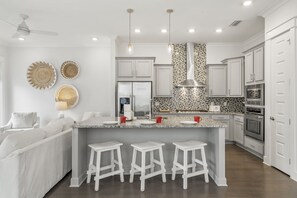 Kitchen with Breakfast Bar