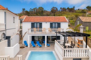 BLUE OCEAN VILLA  Owned and managed by Family company Blue Ocean Villas dot com
