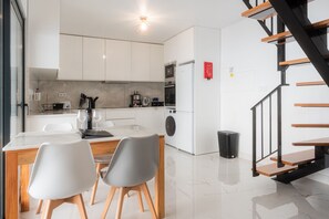 Fully fitted kitchen