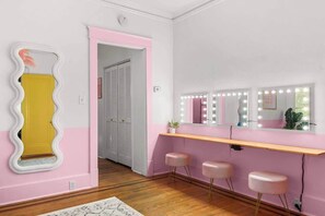 3 makeup station