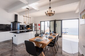 DINING TABLE PLUS EXTENSION CAN SEAT 10 PEOPLE