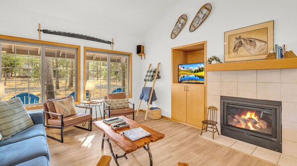 Living Room w/ fireplace - Living Room w/ fireplace
