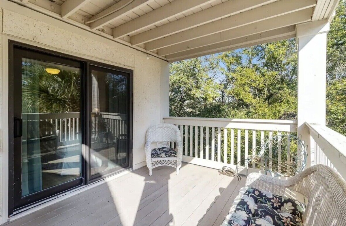 Newly Renovated Riverfront Villa