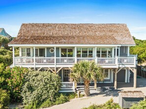 LARGE 5 BEDROOM HOME ON SOUTH BEACH