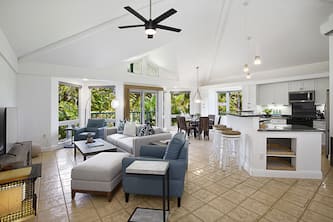Princeville Luxury Townhouse, modern with A/C.