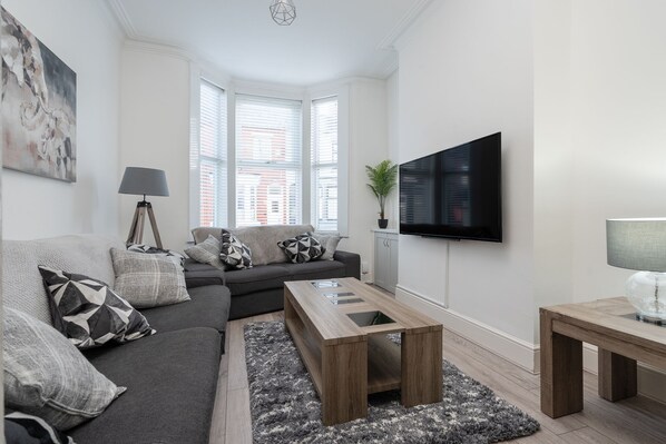 LIVING ROOM (1)