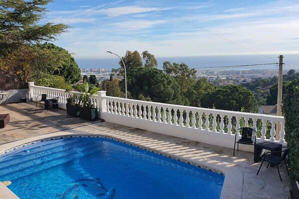 Pool and Views