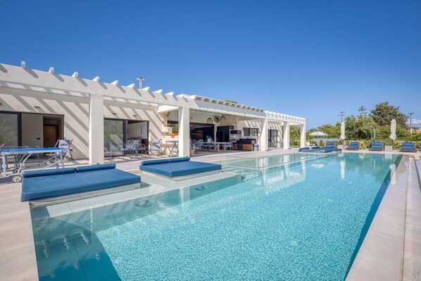 Building Exterior, Outdoor, Pool