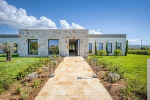 Building Exterior, Outdoor