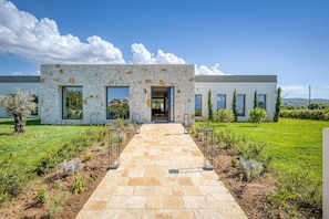 Building Exterior, Outdoor