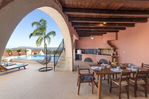 Balcony / Terrace / Patio, Building Exterior, Outdoor, Pool