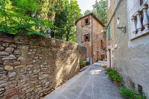 Building Exterior, Outdoor
