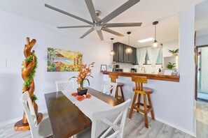 Dining area 
Mauna Loa Shores #201
