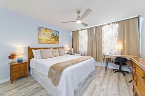 King Bed Master Bedroom
Mauna Loa Shores #201