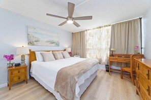 Master bedroom King bed
 Mauna Loa Shores #508