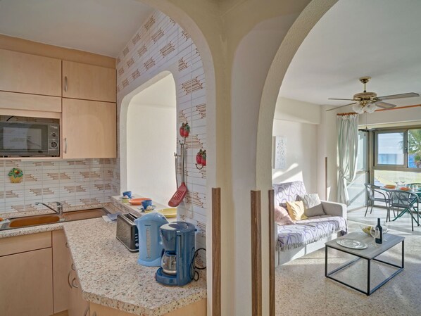 Bâtiment, Meubles, Cadre, Fenêtre, Comptoir, Cabinetry, Evier, Design Intérieur, Bois, Porte
