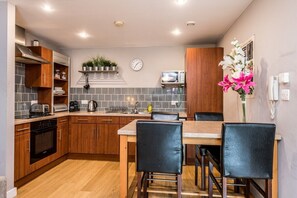 York Place Apt, Liverpool - Host & Stay