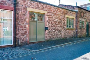 The Georgian Coach House 1, Liverpool - Host & Stay