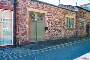 The Georgian Coach House 1, Liverpool - Host & Stay