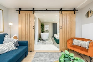 The Georgian Coach House 1, Liverpool - Host & Stay