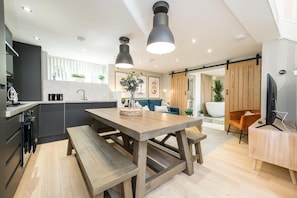 The Georgian Coach House 1, Liverpool - Host & Stay