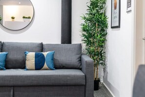 Fleet Nightlife I, Liverpool - Host & Stay