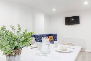 Fleet Nightlife I, Liverpool - Host & Stay