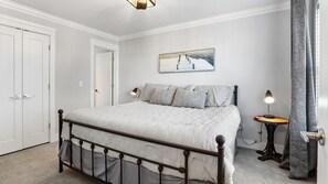 (1st level) King guest bedroom
