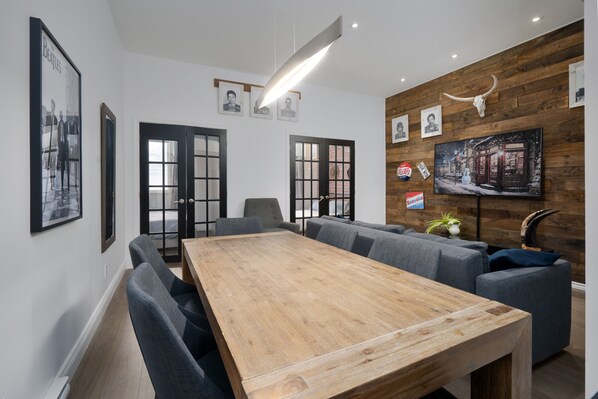 Logement de 4 pièces et demi avec grande salle à manger