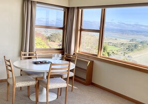 View down to Tahunanui Beach 