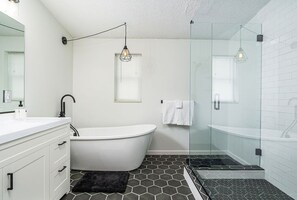 Soaker tub in Master (bathroom #1)