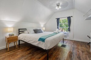 King loft Style Bedroom
