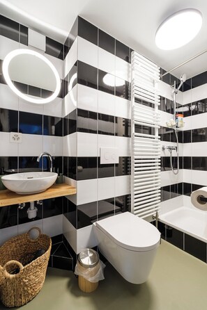Bellevue main Bathroom