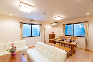 living and ding area on 2nd floor