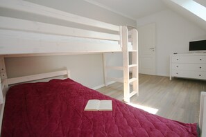 Schlafzimmer 2 Hochbett und Einzelbett