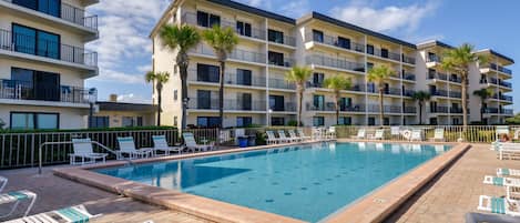 Ormond Beach Vacation Rental | 2BR | 2BA | 925 Sq Ft | Step Free (via Elevator)