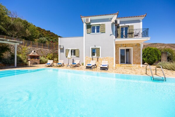 Beautiful villa with private pool and terrace
