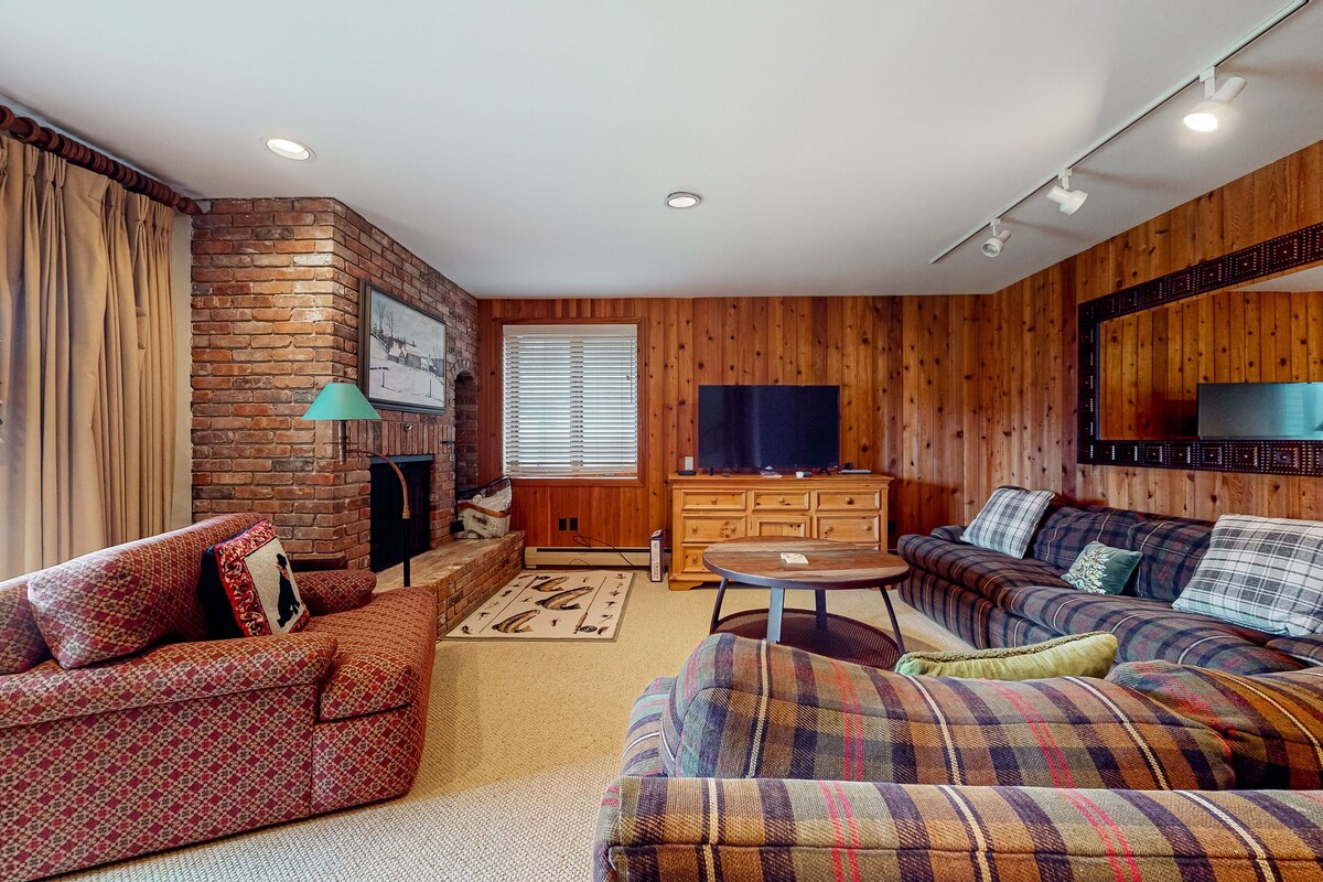 Mountain-view resort home with wood fireplace, private hot tub, grill, & deck