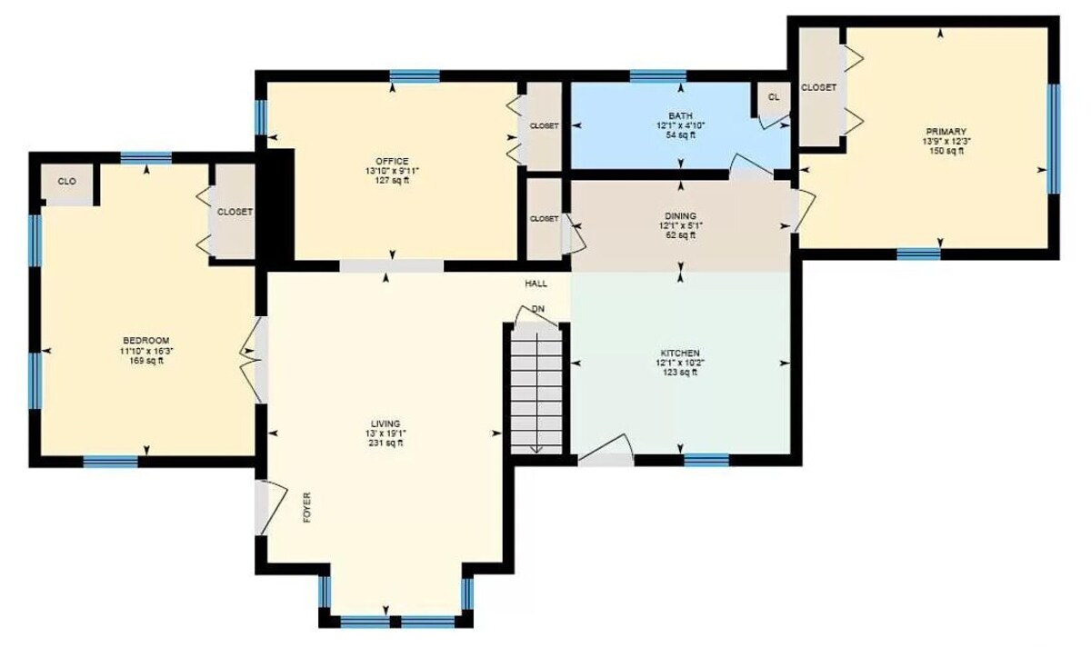 Large 1st floor of duplex in town center