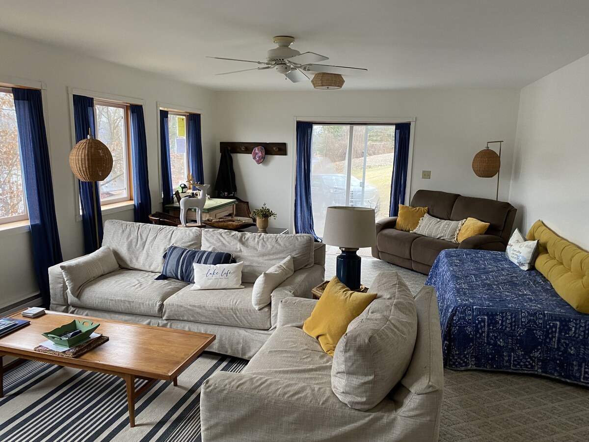 Comfortable, well appointed Keuka Lake Home. Lake life at it’s finest.